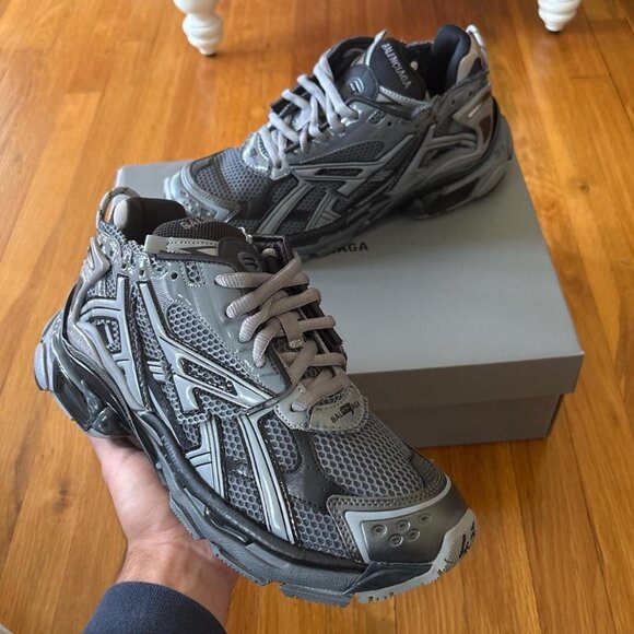 Balenciaga Runner Grey - Picture 1 of 3